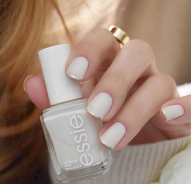 13 Modifikasi Polesan Kuku Ala French Manicure yang Memanjakan Mata