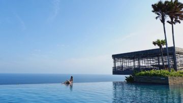 8 Villa Romantis Tepi Laut di Bali yang Cocok Untuk Dinikmati Bersama Pasangan Halal!