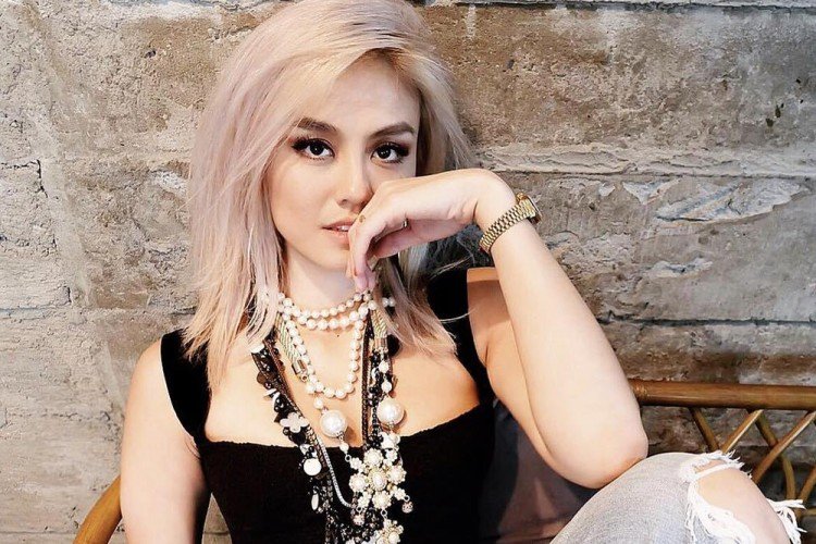 Belajar Jadi Cewek Tangguh dari Agnez Mo. Dulu Diremehkan, Sekarang Namanya Mendunia