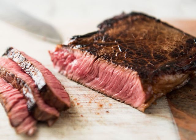 7 Makanan Lezat yang Aman untuk Penderita Diabetes 4 Daging itu menyehatkan, tapi ingat untuk menghilangkan lemaknya