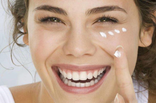 akai sunscreen minimal 20 menit sebelum keluar ruangan untuk cegah dampak buruk paparan sinar matahari