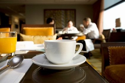 Ayok mulai meeting sambil seruput kopi