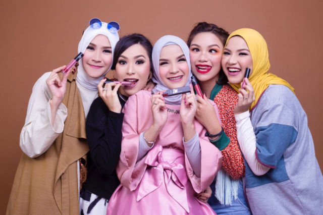 5 Artis Ternama yang Punya Bisnis Berskala Besar. Mereka Sadar Nggak Selamanya Bisa Jadi Selebritis