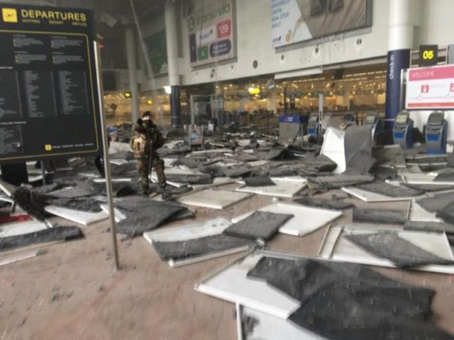 Bercanda Ada Bom di Pesawat dan Berteriak 'Allahu Akbar', 9 Penumpang Ini Diturunkan Paksa!