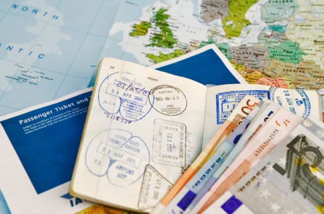7 Barang yang Wajib Kamu Bawa Saat Travelling! 4 dokumen penting