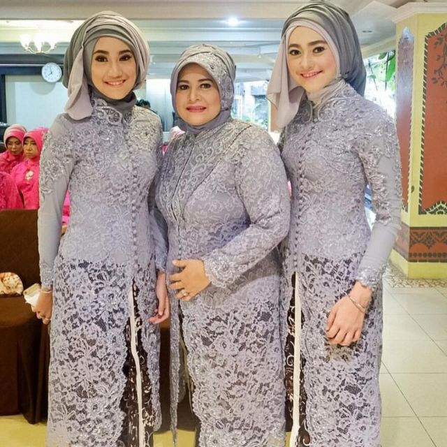 10 Inspirasi Kebaya Plus Size Soal Penampilan Badan 