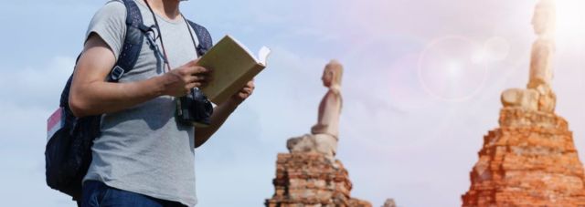 7 Barang yang Wajib Kamu Bawa Saat Travelling! 6 Book