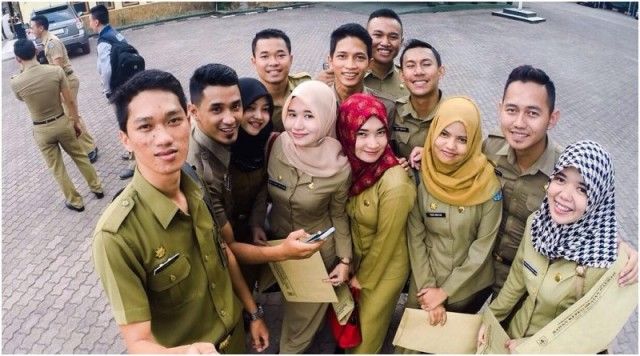 Harus jadi PNS!!!