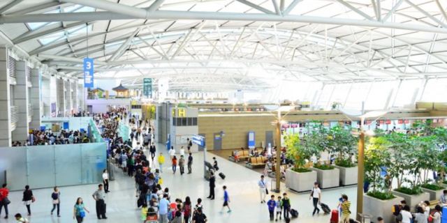 Mukanya Aneh karena Operasi Plastik, 3 Turis China Tertahan di Bandara Korea!