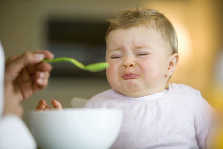 7 Tips Memberi Makan Bayi Saat Dia Melakukan Aksi Gerakan Tutup Mulut (GTM)