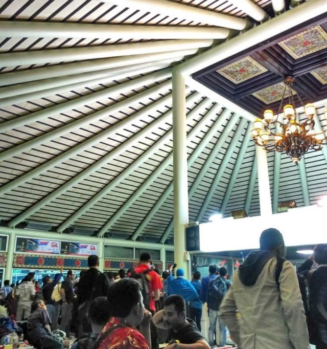 Lagi, Lion Air Delay Parah Hingga Berjam-jam. Penumpang yang Terlantar Pun Ngamuk!