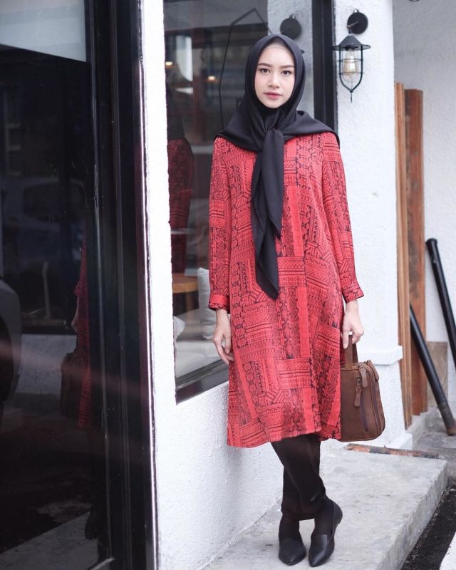 13 Ragam Tampilan Hijab Voal yang Lembut dan Anti Gerah. Simpel Tapi Cantik! 34 13 Ragam Tampilan Hijab Voal yang Lembut dan Anti Gerah. Simpel Tapi Cantik!