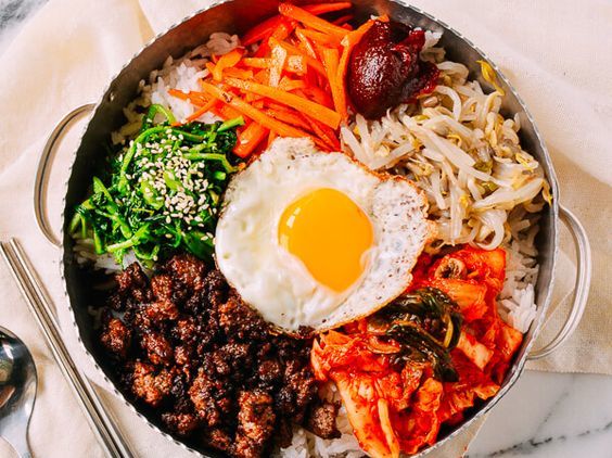 Lagi Liburan ke Korea, Kamu Wajib Nyobain Makanan Khas Korea ini!