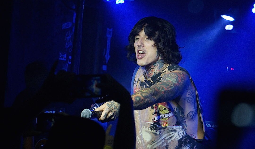 Vokalis Bring Me The Horizon Tampil di Konser Tribute to Vokalis Bring Me The Horizon Tampil di Konser Tribute to