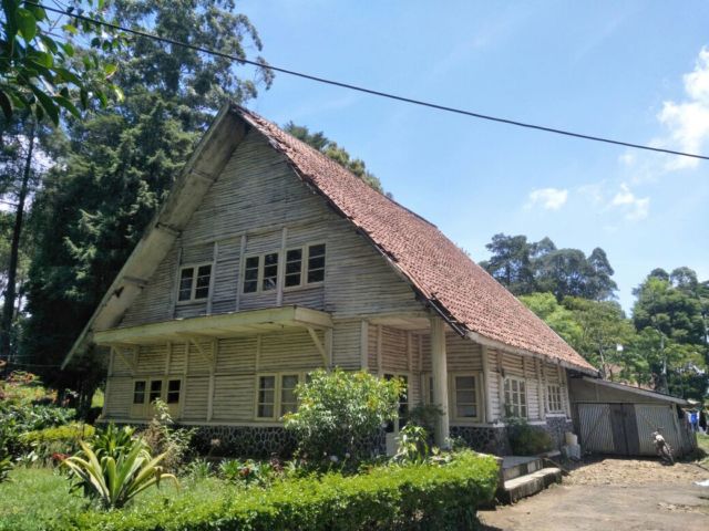 Menguak Misteri di Rumah 'Ibu' Pengabdi Setan. Ternyata Rumahnya Beneran Seram!