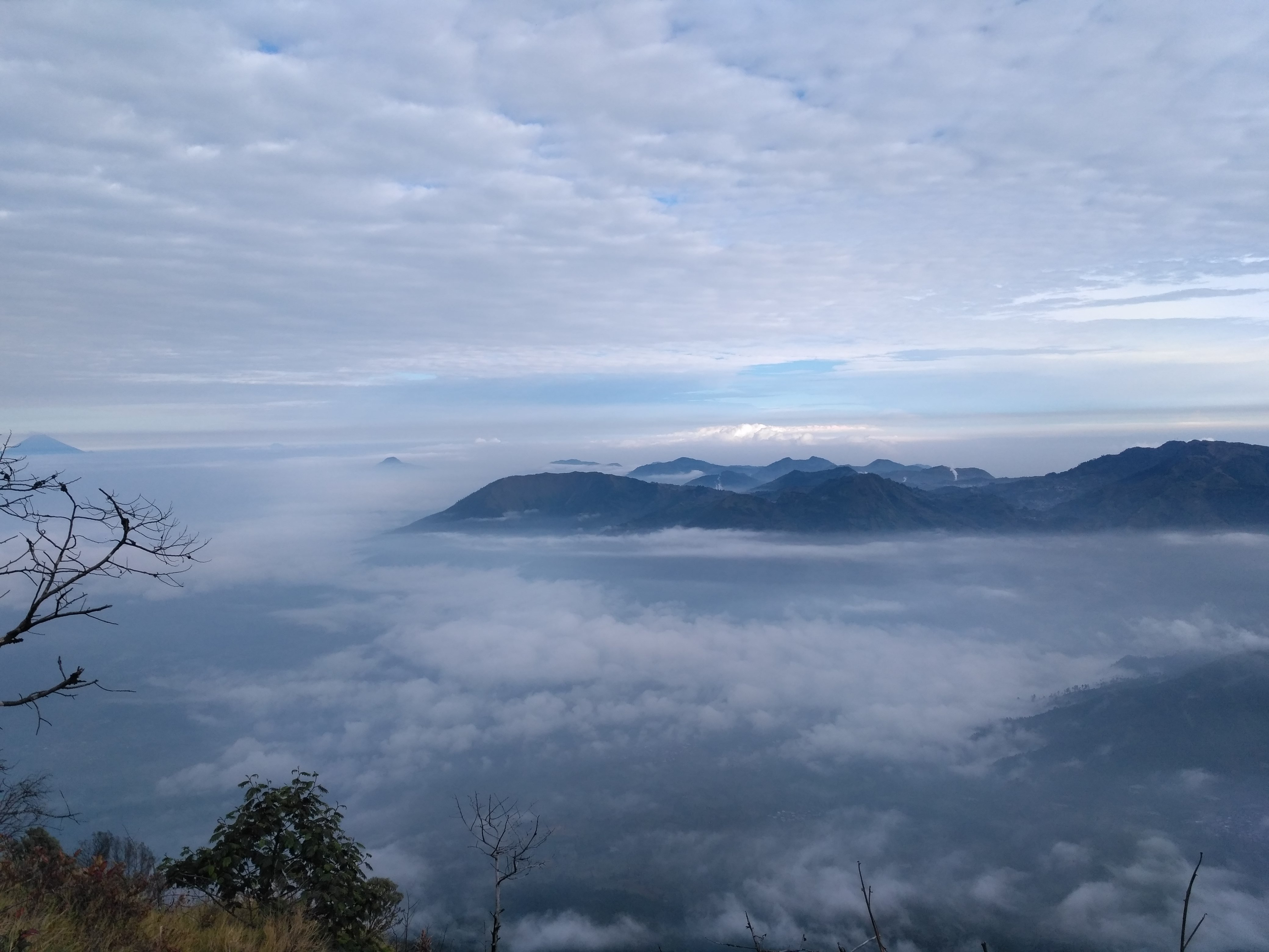 Dunia Barumu, dan Aku yang Menjaga Kenanganmu