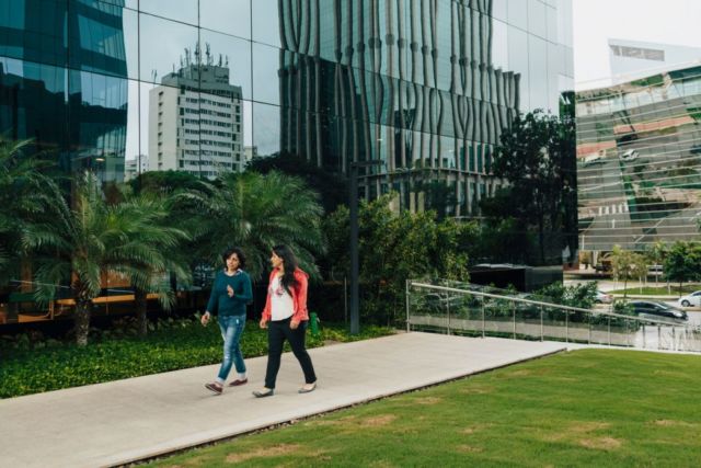 Orangtua Beda Agama, Anaknya Tidak Diakui Negara. Begini Kisah Pilunya
