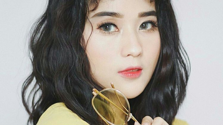 Agar Penampilan Kamu Makin Hits, Intip Inspirasi Make-up dari 5 Beauty Vlogger Ini Yuk!