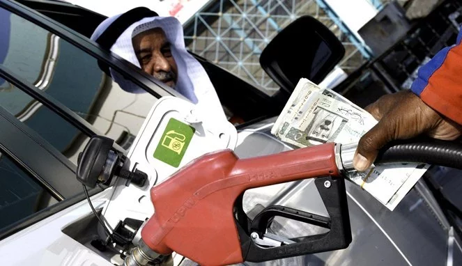 8 Alasan yang Bikin Kamu Bukan hanya Ingin Haji, Tapi Ingin Menetap di Arab Saudi! 2 harga bbm arab murah