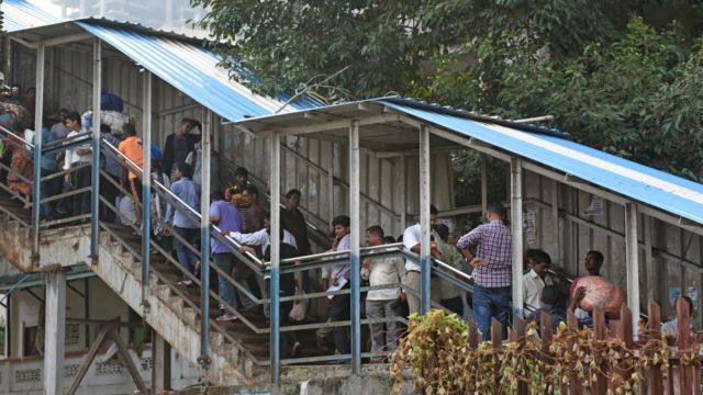 Niat Berteduh dari Hujan, 22 Orang Justru Tewas Terinjak-injak di India 10 Niat Berteduh dari Hujan, 22 Orang Justru Tewas Terinjak-injak di India