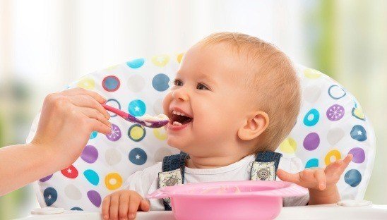 7 Tips Memberi Makan Bayi Saat Dia Melakukan Aksi Gerakan Tutup Mulut (GTM)