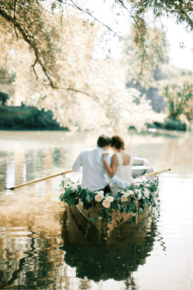 10 Ide Pre-Wedding Cantik di Atas Perahu. Ayo Arungi Bahtera Bersamamu, Mz!