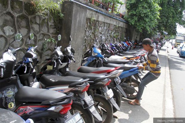 Sepi nih trotoar, bukalapak ah...
