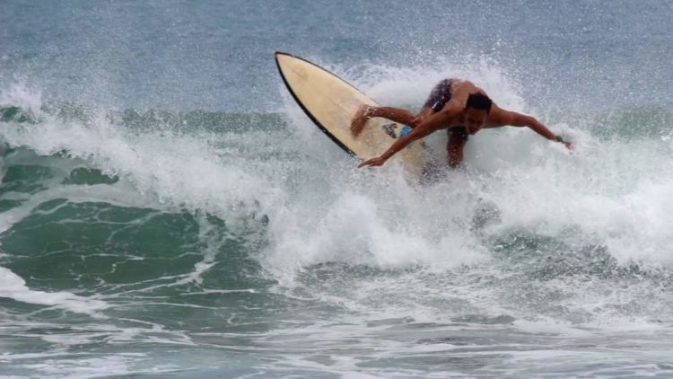 Lokasi Favorit Untuk Surfing di Kabupaten Pangandaran