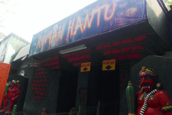 Rumah Hantu