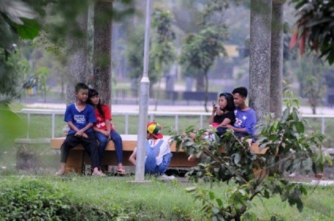 Ciuman anak jaman now. Ciuman anak jaman now. Gaya pacaran zaman now. Pacaran anak jaman now hot. Ciuman anak jaman now.