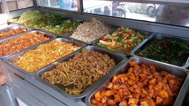 Makan di warteg