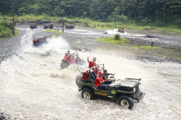 Lava tour Jeep