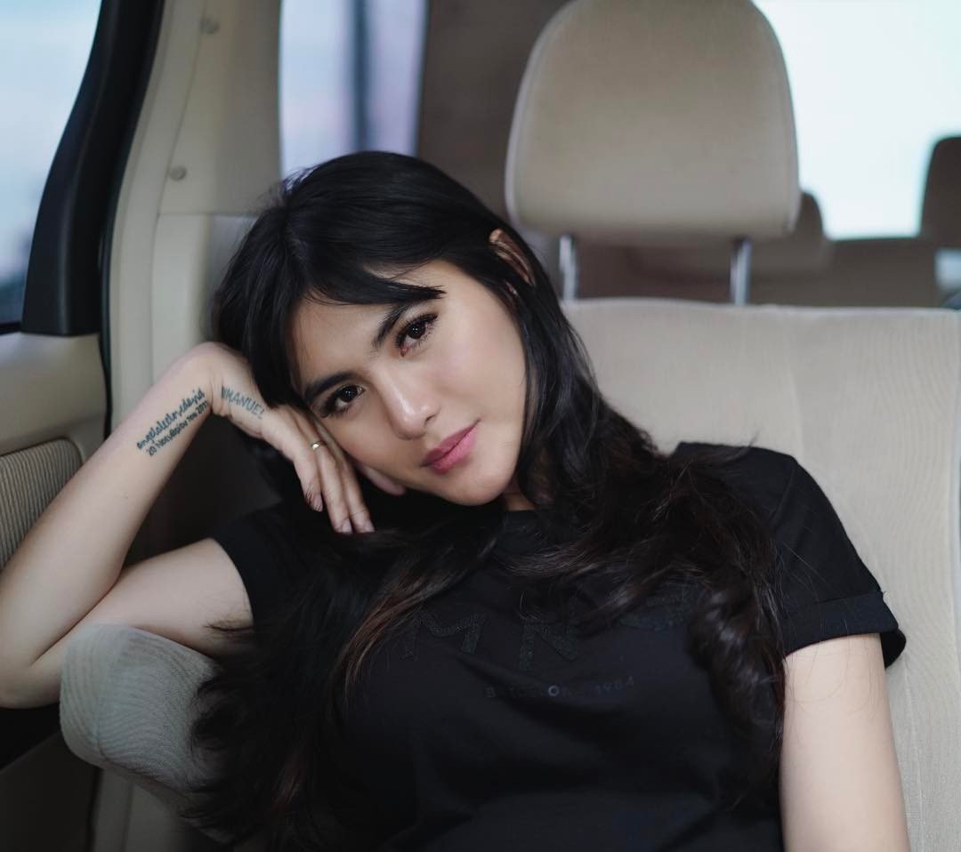 Belajar dari Angela Lee: Kamu Nggak Akan Pernah Merasa Puas Ketika Uang Sudah Membutakan. Bahaya Loh!