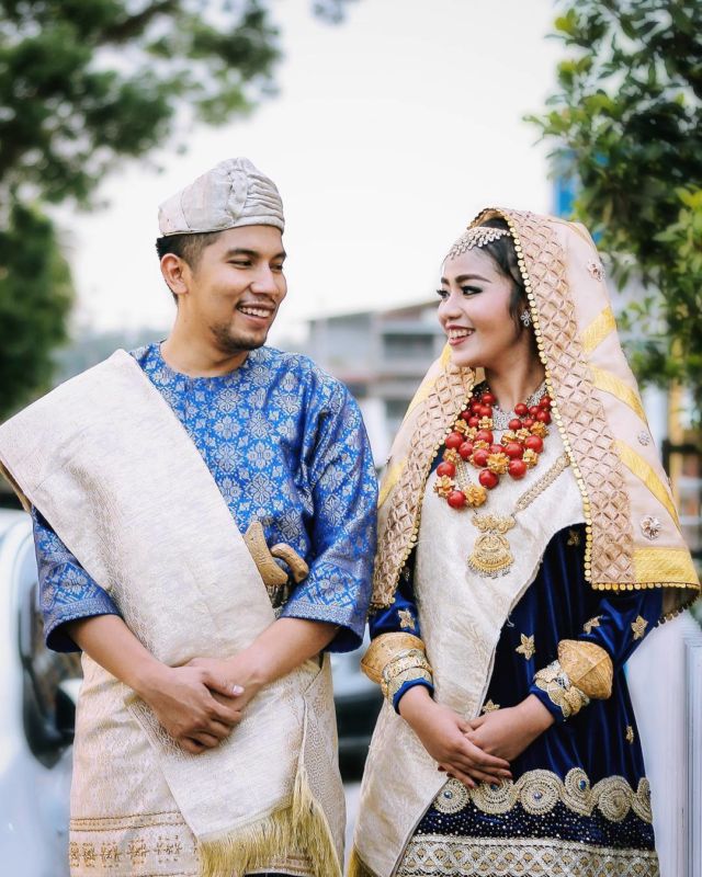 Ragam Busana Pengantin Adat  Koto  Gadang  dengan Sentuhan 