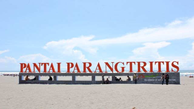 5 Pantai di Pulau Jawa ini Punya Mitos dan Pantangan yang Unik, Berani Melanggar? 11 5 Pantai di Pulau Jawa ini Punya Mitos dan Pantangan yang Unik, Berani Melanggar?