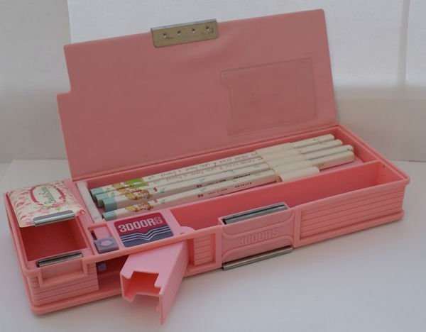 Ngaku Saja Deh, Pasti Kamu Pernah Kasih 13 Kado Ini pada Temanmu Semasa Kecil. Memorable Banget, Ya?