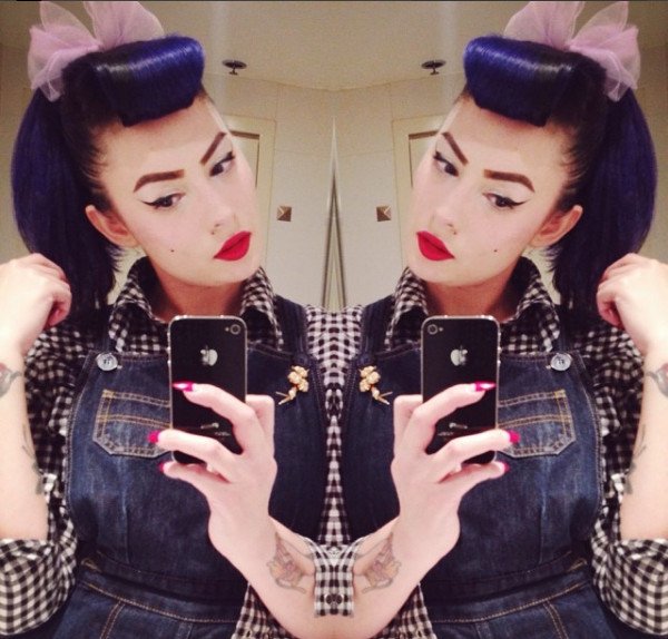 Style Unik Pin Up Girl Tahun 50-an Ala Claudia Adinda. Melihat Fotonya Serasa Memutar Mesin Waktu!