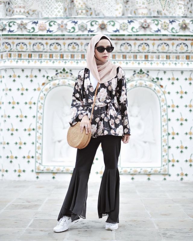 18 Padu Padan Celana Trompet yang Bikin Kamu Lebih Atraktif. Selamat Tinggal Jeans Ketat!