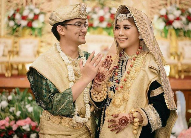 Ragam Busana Pengantin Adat  Koto  Gadang  dengan Sentuhan 