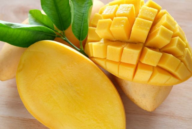 Mengalami Rambut Rontok? Berikut Cara Mengatasinya dengan Buah-Buahan! 4 perawatan rambut baru