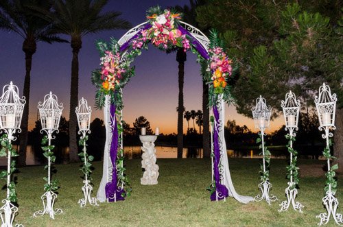 14 Inspirasi Flower Gate untuk Acara Resepsi. Nggak Hanya Enak Dilihat Tapi Juga Multifungsi