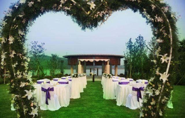 14 Inspirasi Flower Gate untuk Acara Resepsi. Nggak Hanya Enak Dilihat Tapi Juga Multifungsi