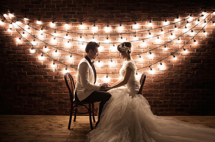 Inspirasi Foto Pre-Wedding Indoor Minimalis ala Pasangan Korea. Pas Buat yang Nggak Suka Ribet!