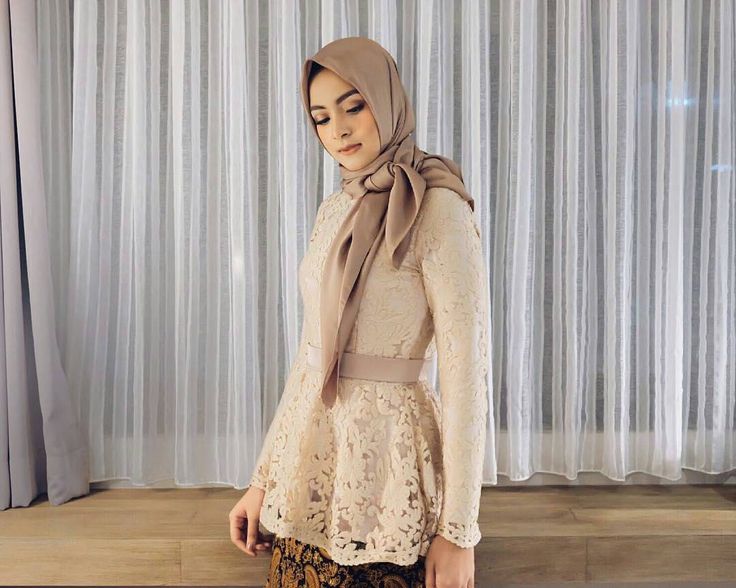 10 Inspirasi Hijab dan Hair Do Cantik Buat Lamaran. Simpel 