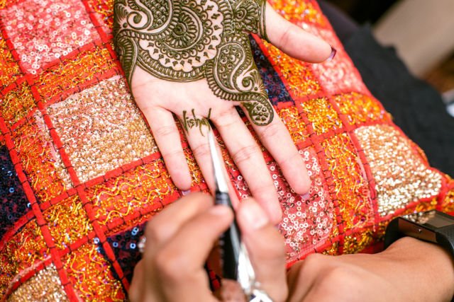 5 Usaha Kreatif Ini Cocok Untukmu yang Hobi Banget Menggambar. Lumayan Buat Nambah Uang Saku, 'Kan?