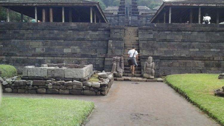 Bukan Bali! 5 Hal Ini Bakal Membuatmu Serasa di Pulau Dewata saat Berkunjung ke Candi Cetho