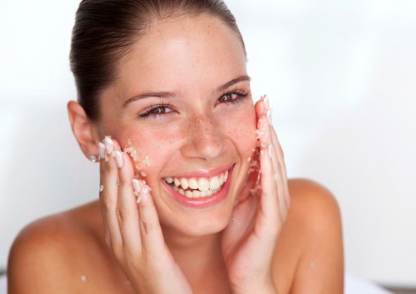 Ini Bedanya Scrubbing dan Peeling, Ternyata Ini Rahasianya Kulit Mulus dan Sehat