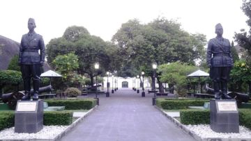 Benteng Vredeburg: Wisata Sejarah dan Kisah Misterinya