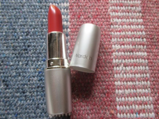 5 Hacks Wardah Ala Beauty Vlogger yang Gampang di Aplikasikan 1 Matte Lipstick Wardah shade 16 Summer Pink
