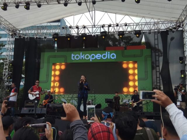 Hanyut Dalam Kenangan di Acara The 90's Festival. Bikin Makin Susah Move On!